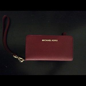 Michael Kors Jet Set Travel Slim Tech Wristlet